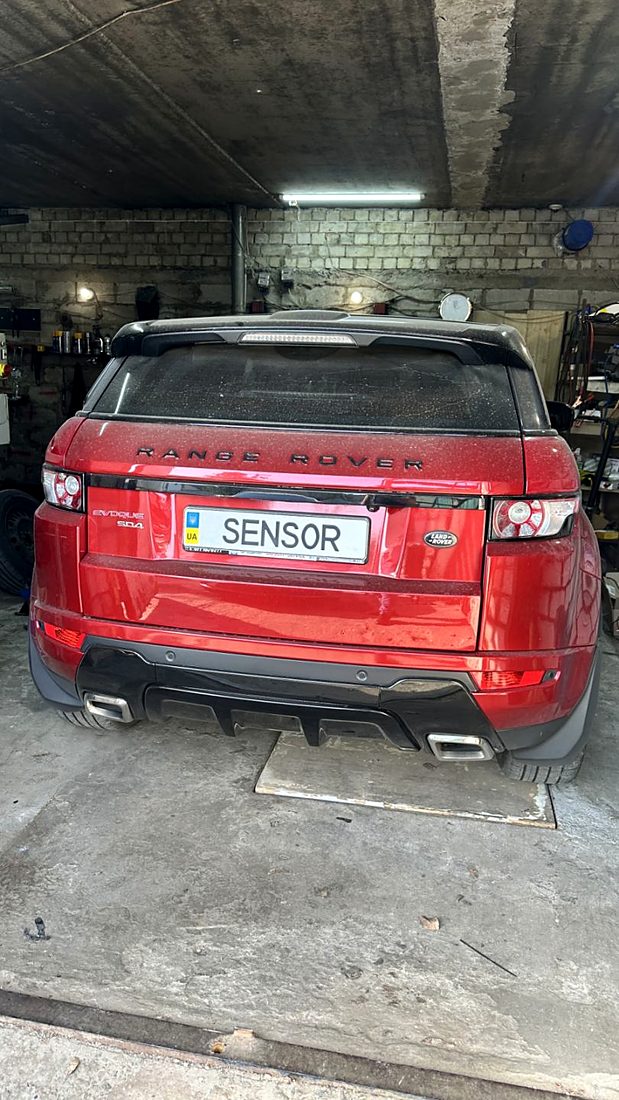 Робоча зона автосервісу SENSOR у Броварах